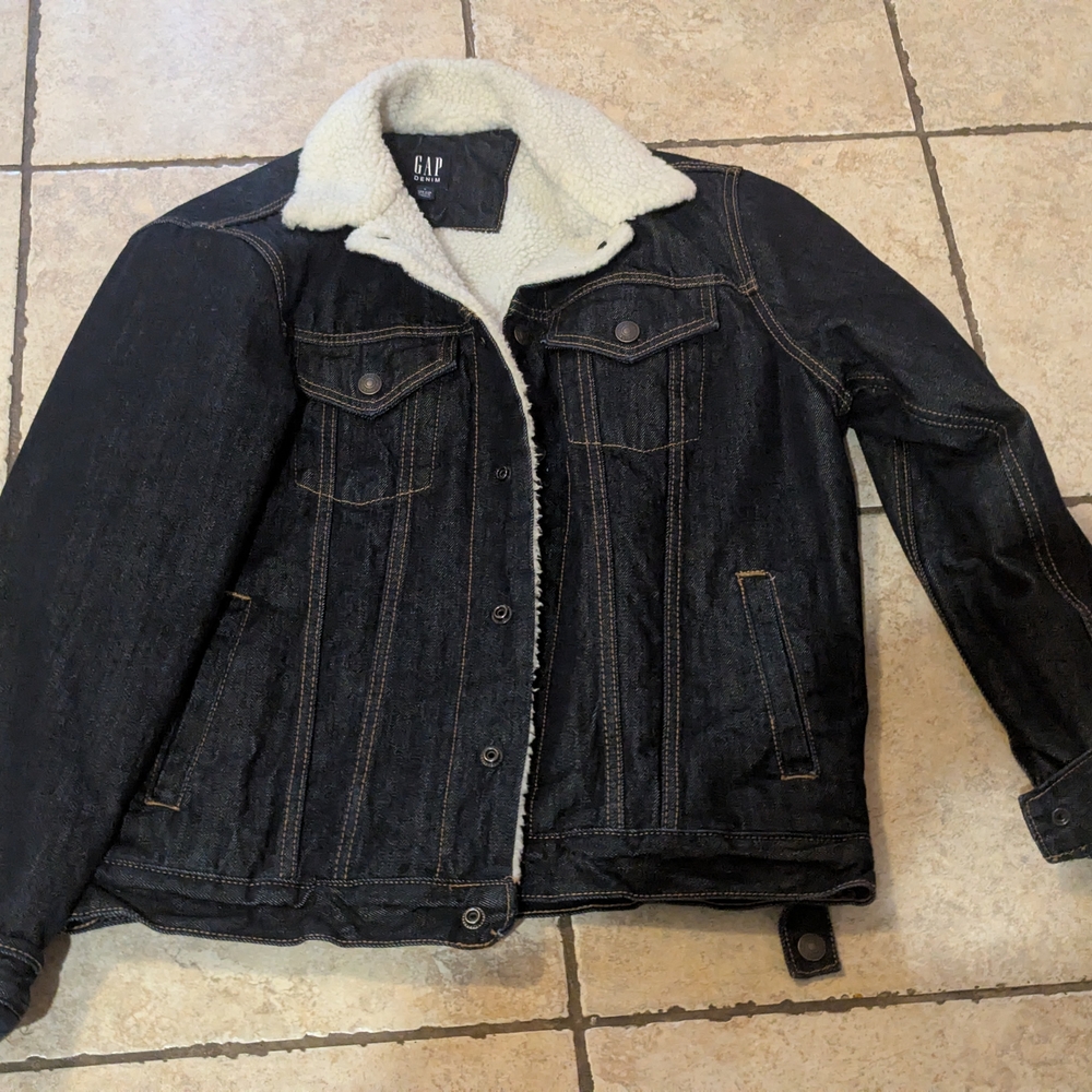 GAP Men's Dark Denim Jacket with Cream Sherpa Collar